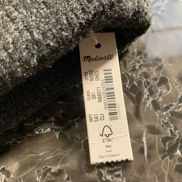 New Madewell Beanie Pom Pom Spellout Gray - Picture 7 of 7